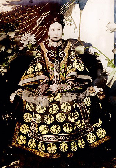 a-405px-The_Ci-Xi_Imperial_Dowager_Empress_(5)