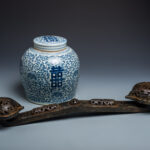 青花纏枝海棠紋雙囍字蓋罐/雕花龍紋木如意