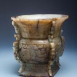 玉獸面紋出戟觚形方尊