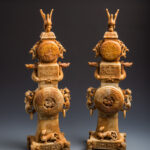 漢 玉龍鳳祥紋雙耳銜環扁方瓶(一對)